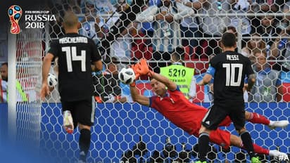 పసికూన పంబ రేపింది.. మెస్సీని ముంచేసింది..!