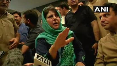 చపాతీలో అమ్మకు లేఖలు:మెహబూబా ముఫ్తీ కూతురు