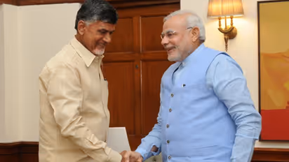 సెంచరీ దాటిస్తారేమో: పెట్రోల్, రూపాయి క్షీణతపై మోడీపై బాబు సెటైర్