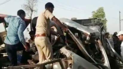 ಭೀಕರ ಅಪಘಾತ : 12 ಮಂದಿ ಸ್ಥಳದಲ್ಲೇ ಸಾವು