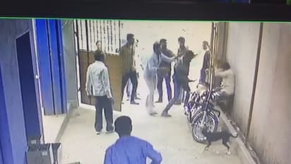 ಕುಡಿದ ಮತ್ತಿನಲ್ಲಿ ಬಾರ್ ಮಾಲಿಕನ ಮಗನ ಮೇಲೆ ಪುಂಡರ ಹಲ್ಲೆ