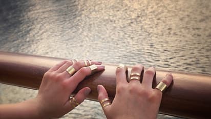 ಉಂಗುರ ಧರಿಸುವ ಬೆರಳ ಅರ್ಥವೆನು ?