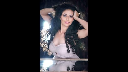 పెదవి దాటని మాటొకటుంది హీరోయిన్ పాయల్ ( స్టిల్స్)