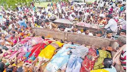 యాదాద్రి జిల్లాలో కూలీల మరణానికి డ్రైవర్ నిర్లక్ష్యమే కారణం