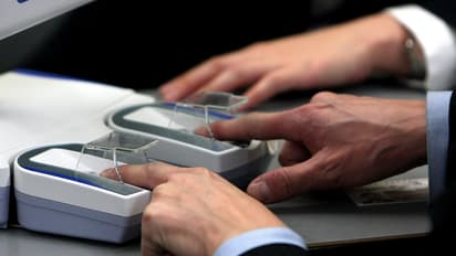 జగిత్యాలలో నకిలీ వేలిముద్రల తయారీ గుట్టురట్టు