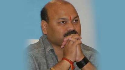 కవితకు భయం పట్టుకుంది: డిఎస్ తనయుడు