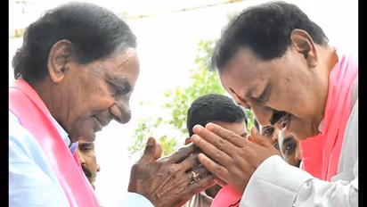 నాపై ఎందుకు చర్యలు తీసుకోరు: కేసీఆర్ తో అమీతుమీకి డిఎస్ రెడీ