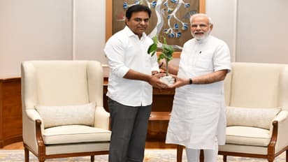 ప్రధానితో కేటీఆర్ భేటీ: విభజన హమీ చట్టం అమలు చేయాలని వినతి