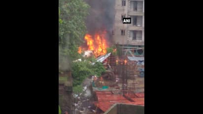 ವಸತಿ ಪ್ರದೇಶದಲ್ಲಿ ಬಿದ್ದ ಲಘು ವಿಮಾನ: ಐವರ ಸಜೀವ ದಹನ!