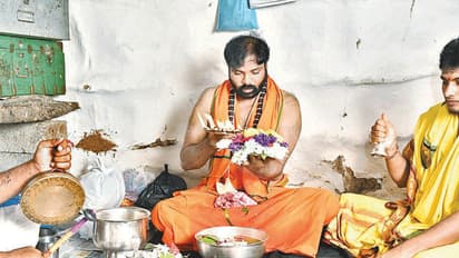 ಗುಡಿಸಲಿನಲ್ಲಿ ರಾಮುಲು ಗ್ರಾಮವಾಸ್ತವ್ಯ, ಶಿವಪೂಜೆ