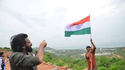 జాతీయ పతకానికి వందనం: ఆస్పత్రిలో పవన్ కళ్యాణ్ (ఫోటోగ్యాలరీ)