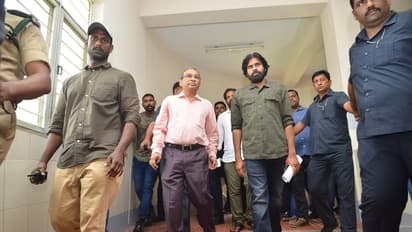 పవన్! ప్రజారాజ్యం పార్టీని ఎంతకు అమ్మేశారు