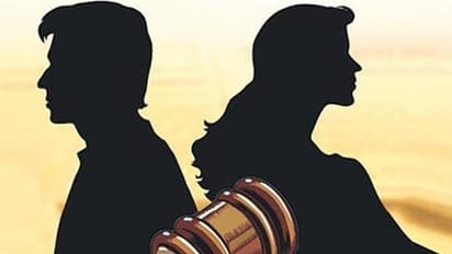 భార్య అక్రమ సంబంధం... భర్త విడాకులు తీసుకోవచ్చు... కోర్టు తీర్పు