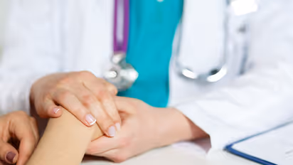 National Doctors' Day 2022: Wishes, Facebook/WhatsApp messages, quotes, greetings to share with everyone