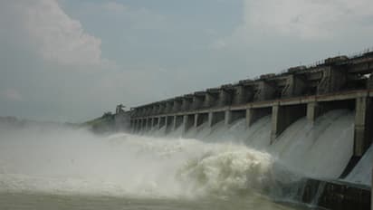 తెరచుకున్న బాబ్లీ గేట్లు.. తెలంగాణ వైపు పరిగెడుతున్న గోదారమ్మ