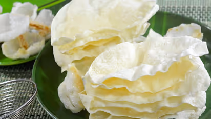 ಹೊಟ್ಟೆ ತುಂಬುತ್ತೆ, ಬಾಯಿಗೂ ರುಚಿ ಎನಿಸುವ ಅಕ್ಕಿ ಹಪ್ಪಳ ಮಾಡೋದು ಹೇಗೆ?