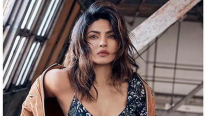 Fan in a trance as Priyanka Chopra stops for him