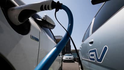 വണ്ടിയില് 'കറന്റ്' അടിക്കണോ? ടാറ്റയും ലാന്ഡ് റോവറും കൈകോര്ക്കുന്നു