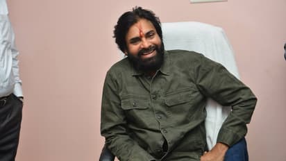 జైలు నుంచి వచ్చి జగన్, దొడ్డిదారిన మంత్రి అయిన లోకేష్: పవన్