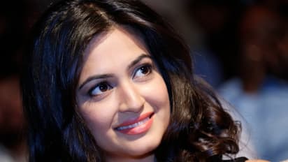 ಕೃತಿ ಕರಬಂಧ ಹೀಗೂ ಸೊಂಟ ಬಗ್ಗಿಸ್ತಾರಾ?