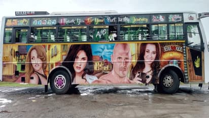 ಈ ಬಸ್ ತುಂಬಾ ನೀಲಿ ನಟಿಯರದ್ದೇ ಹವಾ!