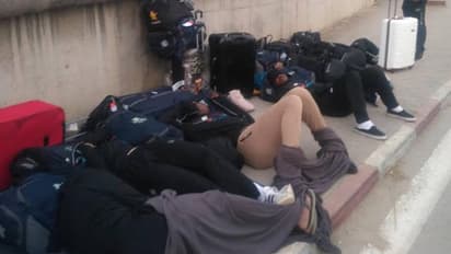 ಬೀದೀಲಿ ಮಲಗಿದ ಜಿಂಬಾಬ್ವೆ ಆಟಗಾರರು!