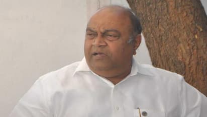  మాజీ మంత్రి నాగం జనార్దన్ రెడ్డి అడ్డగింత.. బీఆర్ఎస్, కాంగ్రెస్ శ్రేణుల మధ్య ఘర్షణ.. తీవ్ర ఉద్రిక్తత..