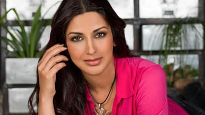 Actor Sonali Bendre share her new look in a wig while fighting cancer