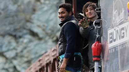 న్యూజిలాండ్ లో వైఎస్ జగన్ బంగీ జంప్ ఫొటోలు