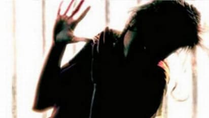 నీ వల్లే కుక్క చనిపోయిందని..పనిమనిషికి చిత్రహింసలు..గాయాలతో మరణం