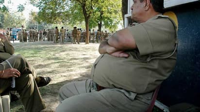 ಡೊಳ್ಳು ಹೊಟ್ಟೆ ಪೊಲೀಸರೇ ಮೊದಲು ಹೊಟ್ಟೆ ಕರಗಿಸಿಕೊಳ್ಳಿ; ಇಲ್ಲಾ ಕೆಲಸ ಕಳೆದುಕೊಳ್ಳಿ!