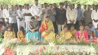 ఇడుపులపాయలో ఘనంగా వైఎస్ జయంతి వేడుకలు