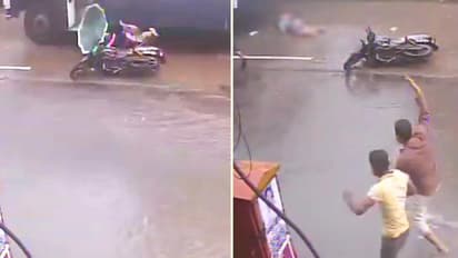 भारी बारिश से पानी-पानी हुई मायानगरी, स्कूल कॉलेज बंद, 48 घंटों में और तेज़ बारिश की आशंका