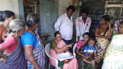 ఏడుస్తున్నాడని.. పసిపిల్లాడి నోట్లో కారం కొట్టింది