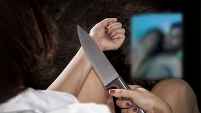 'लव जिहाद' : प्रेमी ने फेसबुक पर डाली 'निजी फोटो' तो नाबालिग ने उठाया ये खौफनाक कदम...