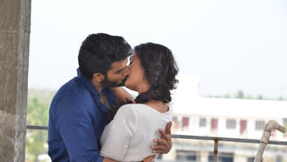 లెక్కలేనన్ని లిప్ లాక్స్ తో RX100 మూవీ ఫోటోలు