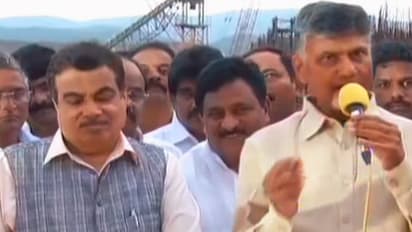 రాజకీయాలతో ముడిపెట్టొద్దు: పోలవరంపై గడ్కరీ