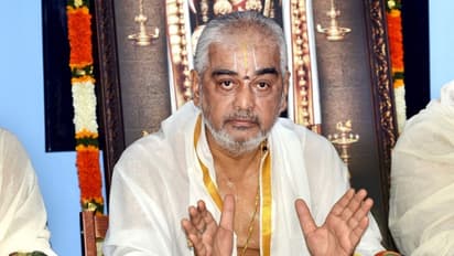 వజ్రం వ్యవహారం: డోలాయమానంలో రమణ దీక్షితులు పరిస్థితి