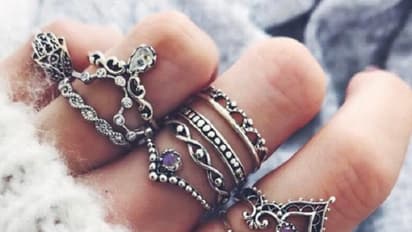 'இந்த' மோதிரங்களை அணிந்தால் உங்களுக்கு பணமும், நகையும் சேர்ந்து கொண்டே இருக்கும்!