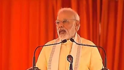 प्रधानमंत्री मोदी ने मिर्जापुर में सपा बसपा को लगाई झाड़