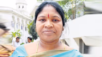 నెట్టింట వైరల్ గా మారిన ఫిరాయింపు ఎమ్మెల్యే గిడ్డి ఈశ్వరి వీడియో