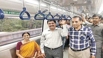 ఎలాంటి సెక్యురిటీ లేకుండా.. మెట్రోలో పర్యటించిన గవర్నర్ దంపతులు