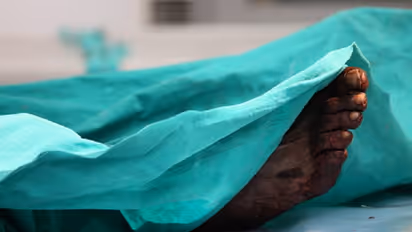 Karnataka: Helpless man lives with wife's corpse for 5 days in Karwar