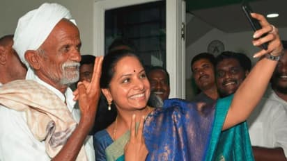 కట్లకుంట సర్పంచ్ తో కల్వకుంట వారి ఆడపడుచు