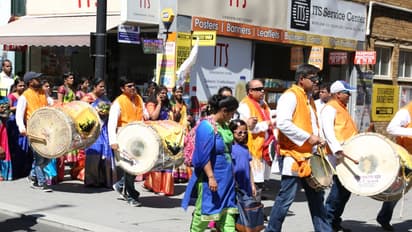 లండన్ వీధుల్లో ఊరేగిన బోనం