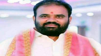 మంత్రి పుట్టినరోజు వేడుకల్లో అపశృతి, నల్గొండ టీఆర్ఎస్ పార్టీ ఇంచార్జీకి గాయాలు