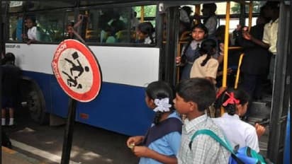 ಪಾಸ್ ಗಲೀಜಾಗಿದ್ದಕ್ಕೆ ವಿದ್ಯಾರ್ಥಿಗೆ ಬಸ್ ಕಂಡಕ್ಟರ್ ಹೀಗ್ ಮಾಡೋದಾ?