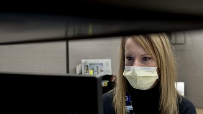 शराब नहीं मिली तो चबा गई महिला की नाक