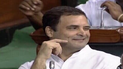 పార్లమెంట్ సాక్షిగా ప్రధానికి కన్నుగీటిన రాహుల్