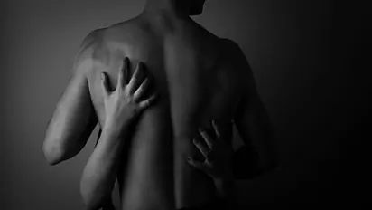 వివాహేతర సంబంధం: ప్రశ్నించిన భర్తకు షాకిచ్చిన భార్య